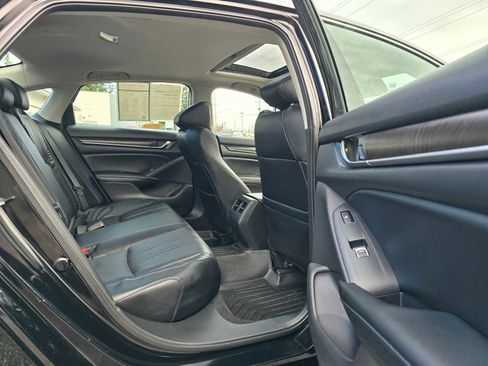 Used 2018 Honda Accord Touring image 12
