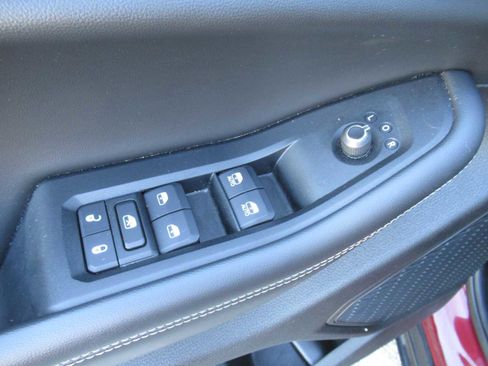 Used 2023 Jeep Grand Cherokee L Laredo image 16