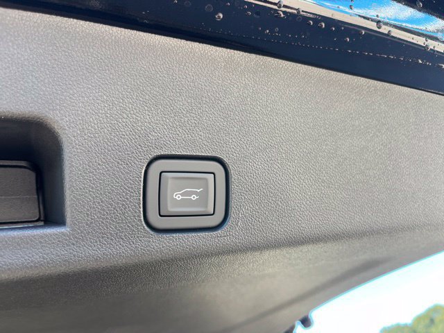 New 2027 Chevrolet Traverse RS w/ LPO, Floor Liner Package FWD image 9