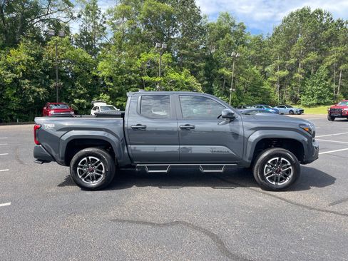Used 2025 Toyota Tacoma TRD Sport AWD/4WD image 21