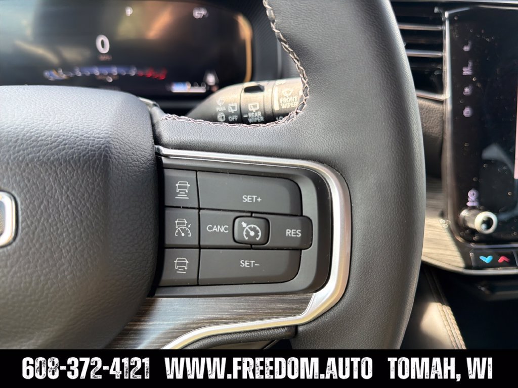 Used 2024 Jeep Wagoneer L Series II w/ Flexible Seating Group AWD/4WD image 15