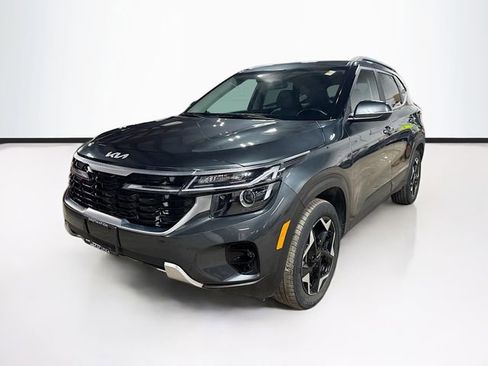 Used 2024 Kia Seltos EX image 3
