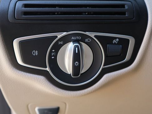 Used 2022 Mercedes-Benz GLC 300 4MATIC image 19