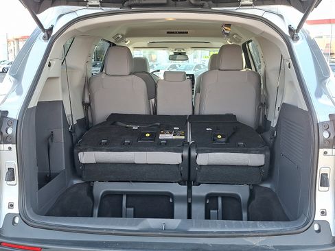 Certified 2023 Toyota Sienna LE image 28