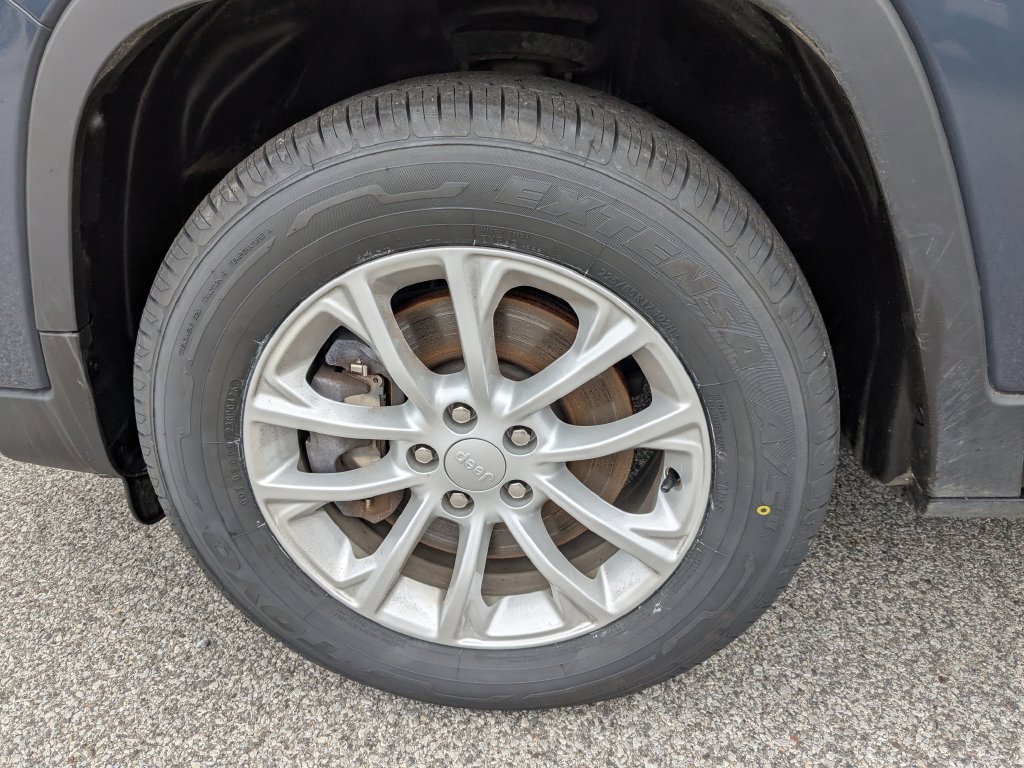 Used 2019 Jeep Cherokee Latitude w/ Popular Appearance Group AWD/4WD image 21