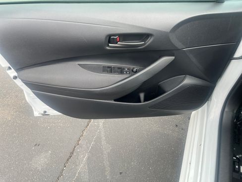 Certified 2025 Toyota Corolla LE FWD image 9