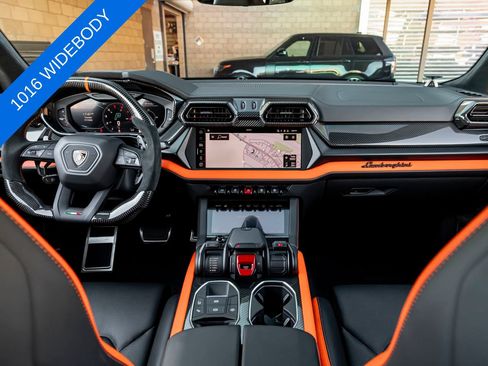 Used 2025 Lamborghini Urus SE AWD/4WD image 22