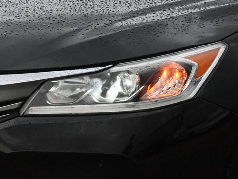 Used 2017 Honda Accord Sport image 23