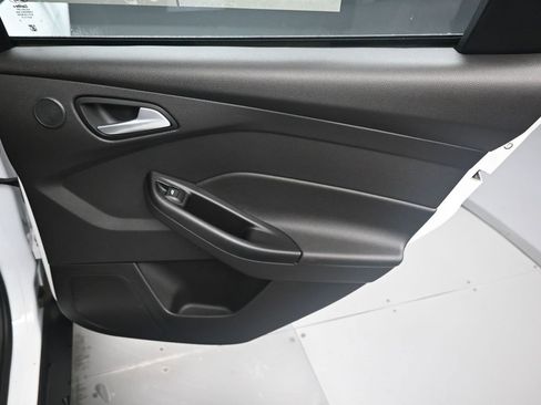 Used 2017 Ford Focus SEL image 33