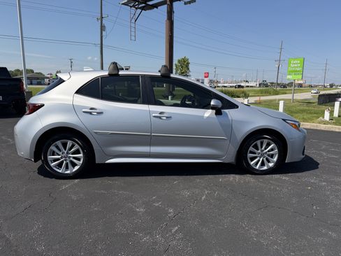 Used 2025 Toyota Corolla SE w/ SE Package FWD image 9