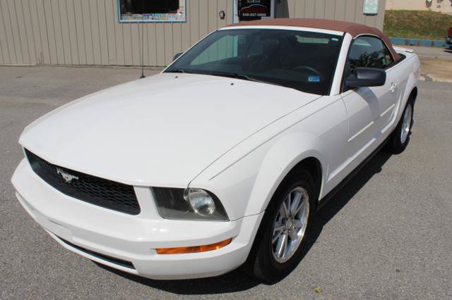 Used 2007 Ford Mustang Premium RWD image 4