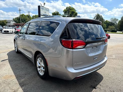 Used 2018 Chrysler Pacifica Touring-L Plus w/ Tire & Wheel Group image 9