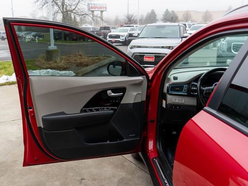 Used 2017 Kia Niro Touring image 16