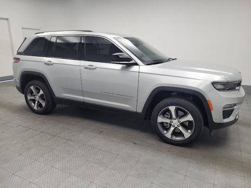 Used 2022 Jeep Grand Cherokee Limited 4xe w/ Luxury Tech Group II AWD/4WD image 11