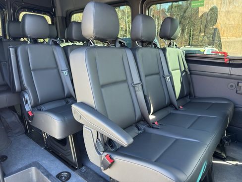 Used 2024 Mercedes-Benz Sprinter 2500 image 10