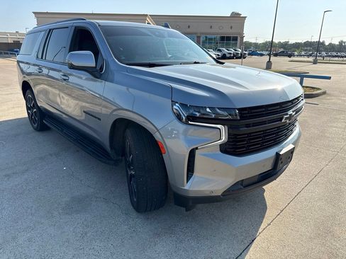 Used 2024 Chevrolet Suburban RST w/ Sport Performance Package AWD/4WD image 18