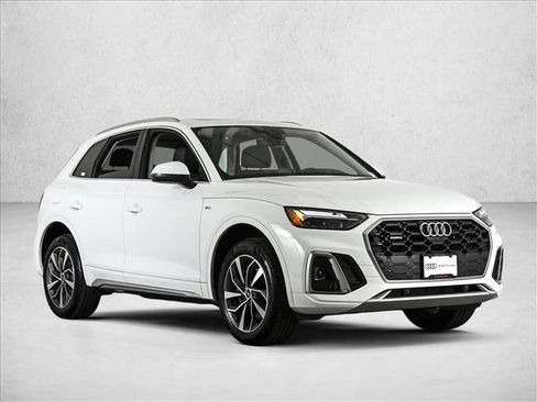 Used 2023 Audi Q5 2.0T Premium Plus w/ Premium Plus Package AWD/4WD image 3