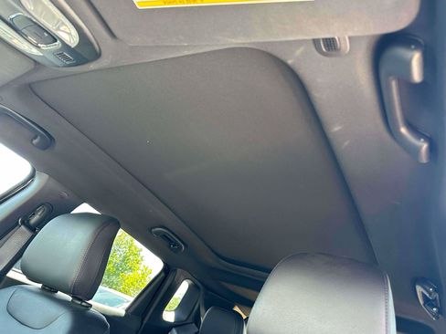 Used 2024 Jeep Compass Limited w/ Sun and Sound Group AWD/4WD image 19