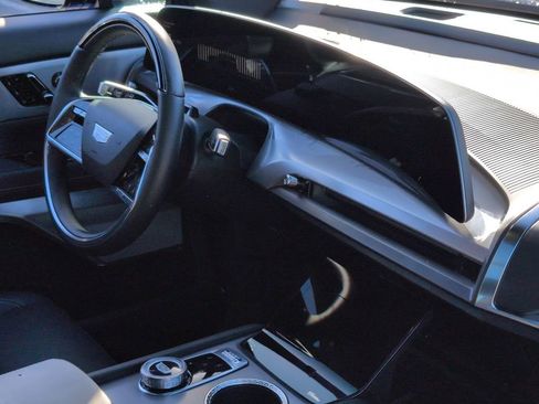 Used 2026 Cadillac Vistiq Sport image 33