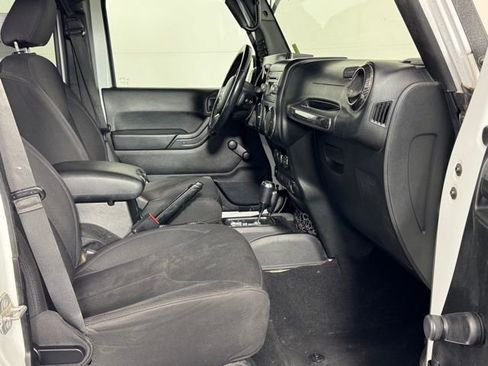 Used 2018 Jeep Wrangler Unlimited Sport AWD/4WD image 25