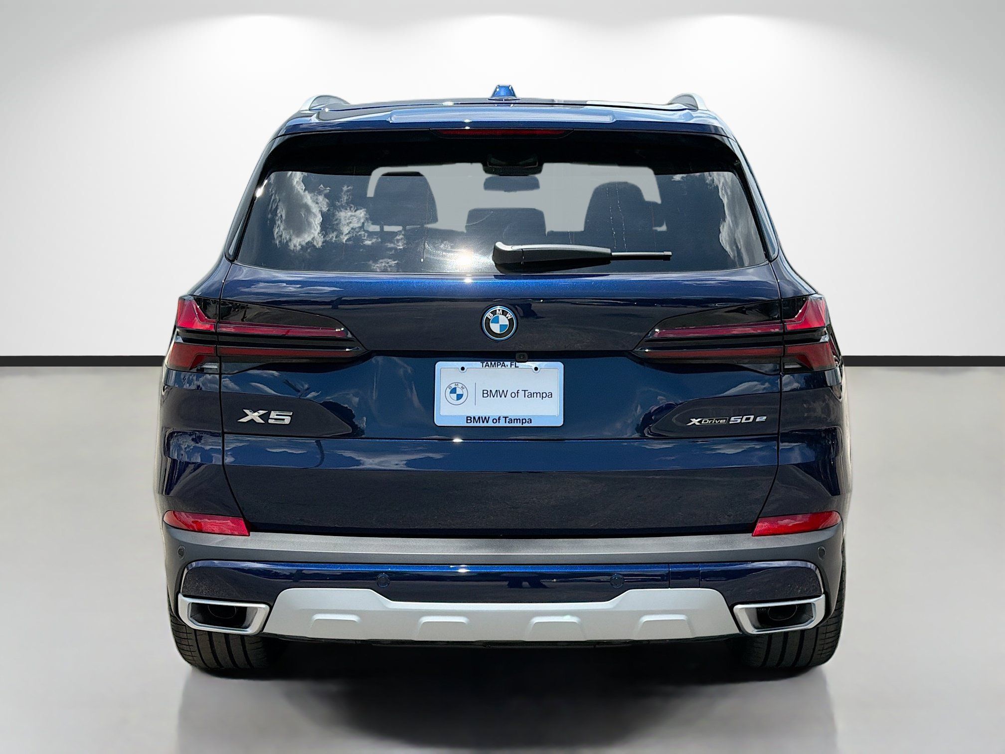 New 2026 BMW X5 xDrive50e w/ Executive Package AWD/4WD image 4