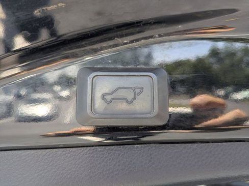 Used 2013 Toyota RAV4 Limited AWD/4WD image 13
