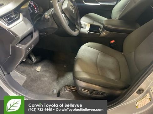 Used 2025 Toyota RAV4 XLE image 9