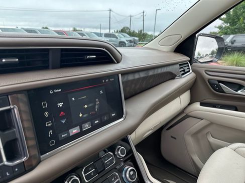 Used 2023 GMC Yukon XL Denali AWD/4WD image 23