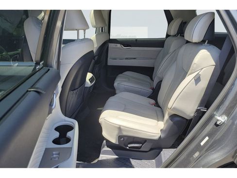 Used 2025 Hyundai Palisade Calligraphy FWD image 14