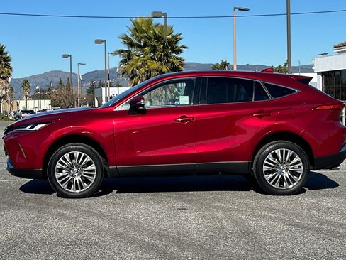 Used 2024 Toyota Venza Limited image 7