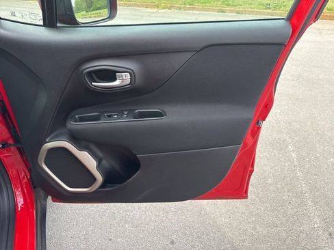 Used 2017 Jeep Renegade Sport w/ Power & Air Group image 9