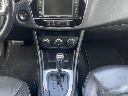 Used 2011 Chrysler 200 Limited image 29