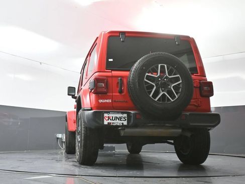 Used 2025 Jeep Wrangler Unlimited Sahara AWD/4WD image 57