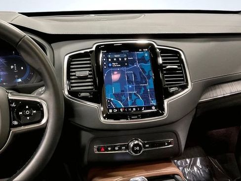 Certified 2023 Volvo XC90 B6 Ultimate w/ Lounge Package image 7