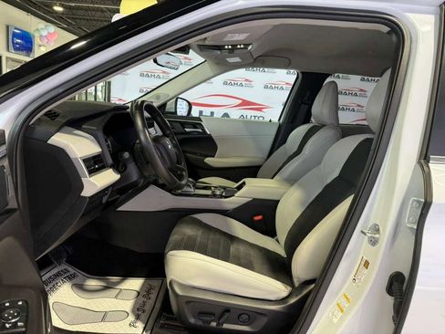 Used 2025 Mitsubishi Outlander Trail Edition image 28