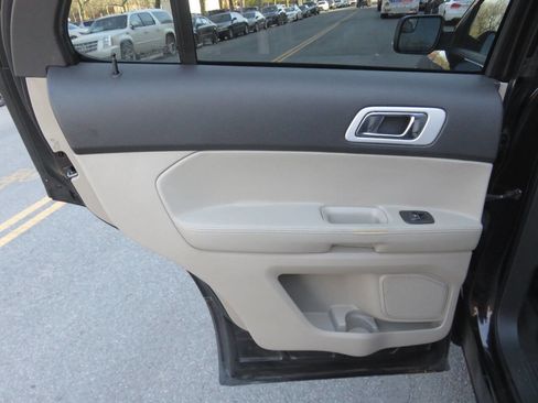 Used 2014 Ford Explorer XLT w/ Equipment Group 202A image 31