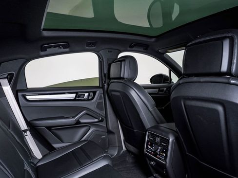 Certified 2023 Porsche Cayenne S AWD/4WD image 16