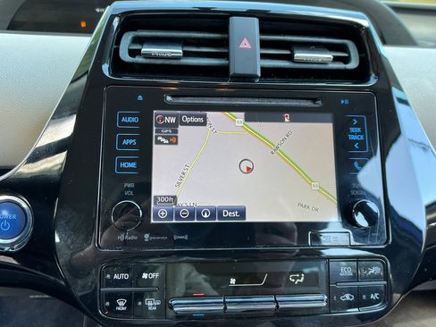 Used 2016 Toyota Prius Four FWD image 18
