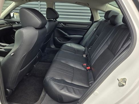 Used 2018 Honda Accord Touring image 10