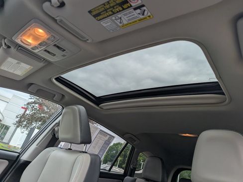 Used 2015 Toyota RAV4 Limited w/ Technology Package AWD/4WD image 20
