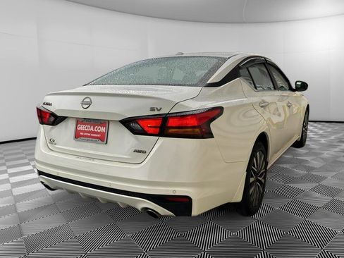 Used 2024 Nissan Altima 2.5 SV w/ SV Premium Package image 4