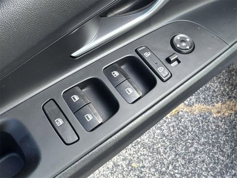 Certified 2021 Hyundai Elantra SE image 16