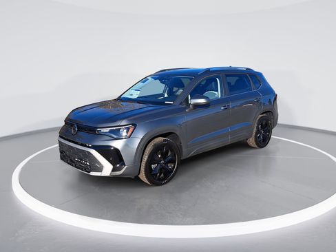 New 2026 Volkswagen Taos SE image 7