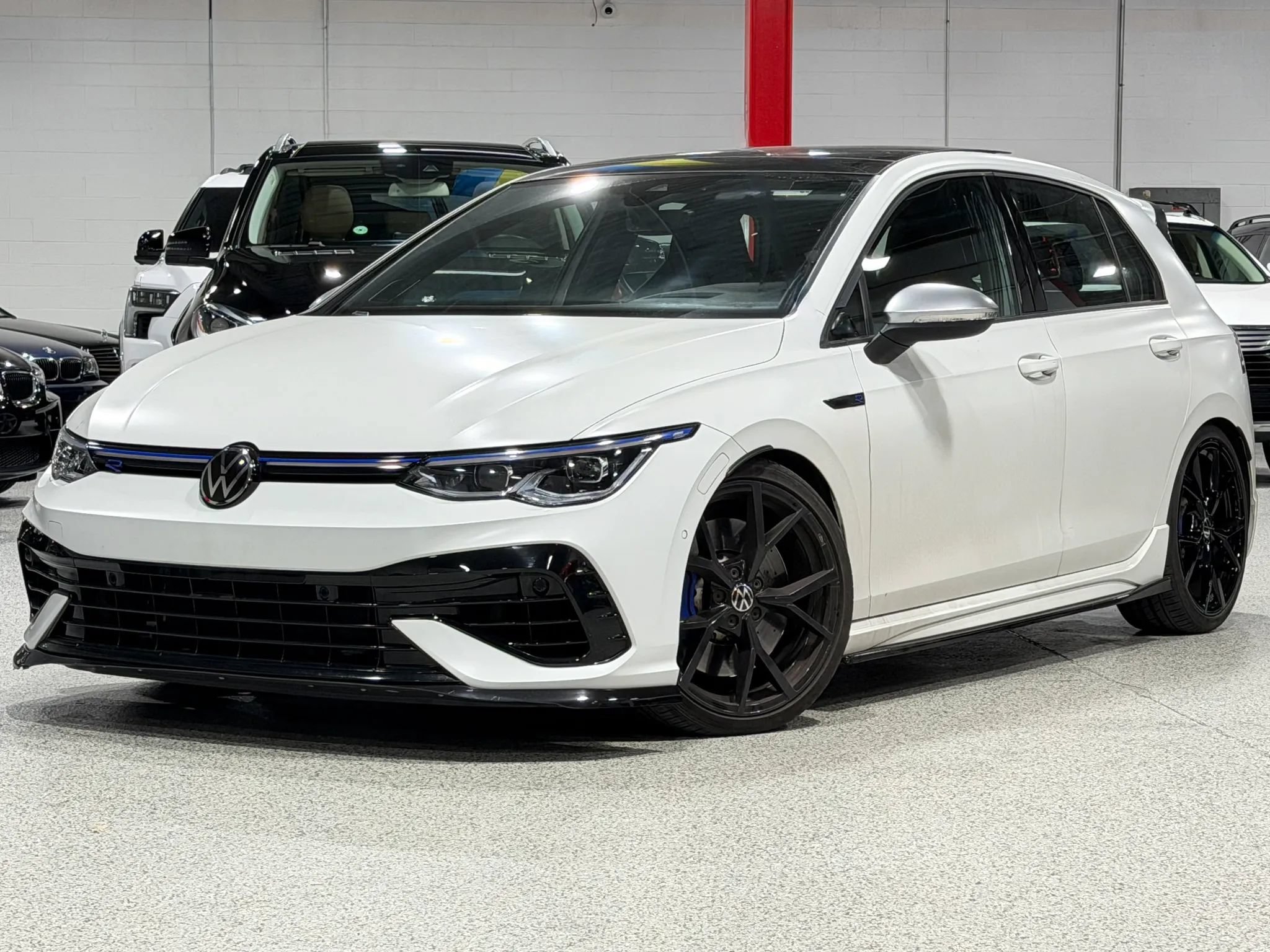 Used 2023 Volkswagen Golf R AWD/4WD image 2