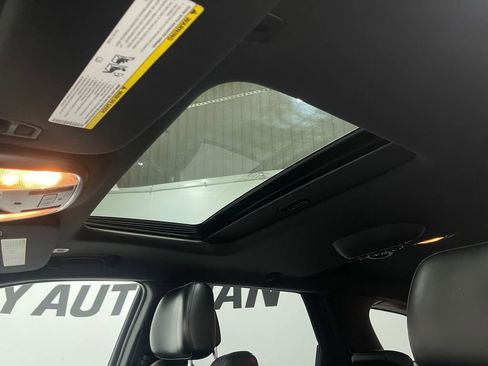 Used 2018 Dodge Durango R/T w/ Technology Group image 12