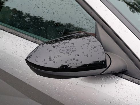 Used 2023 Hyundai Elantra SE w/ Cargo Package image 10