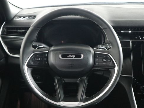 Used 2024 Jeep Grand Cherokee L Laredo image 16