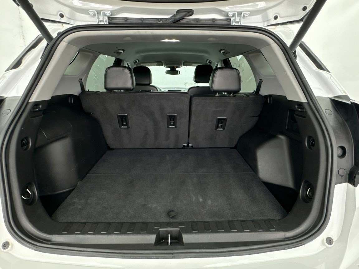Used 2024 GMC Terrain SLT FWD image 18