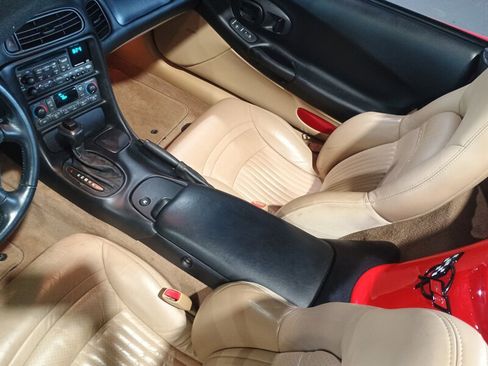 Used 1998 Chevrolet Corvette Convertible image 23