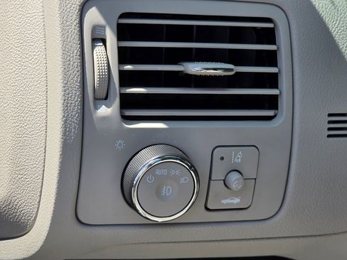 Used 2010 Buick Lucerne CXL FWD image 6